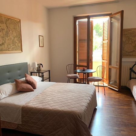 Brezza Affittacamere Montemarciano Luaran gambar