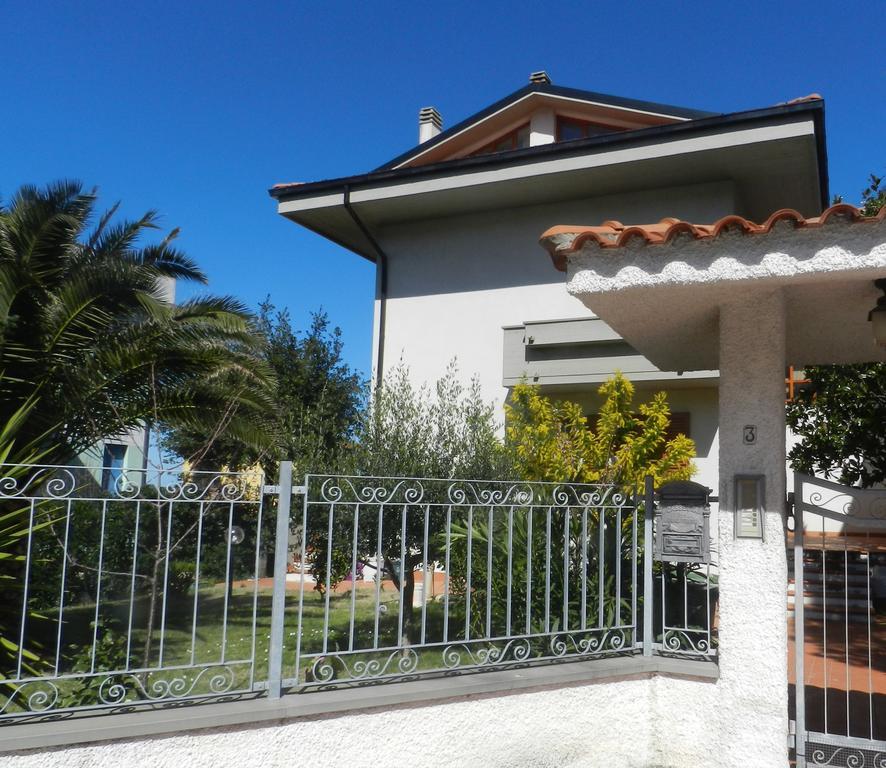 Brezza Affittacamere Montemarciano Luaran gambar