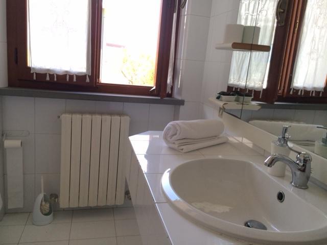 Brezza Affittacamere Montemarciano Luaran gambar