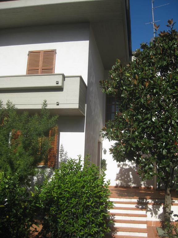 Brezza Affittacamere Montemarciano Luaran gambar